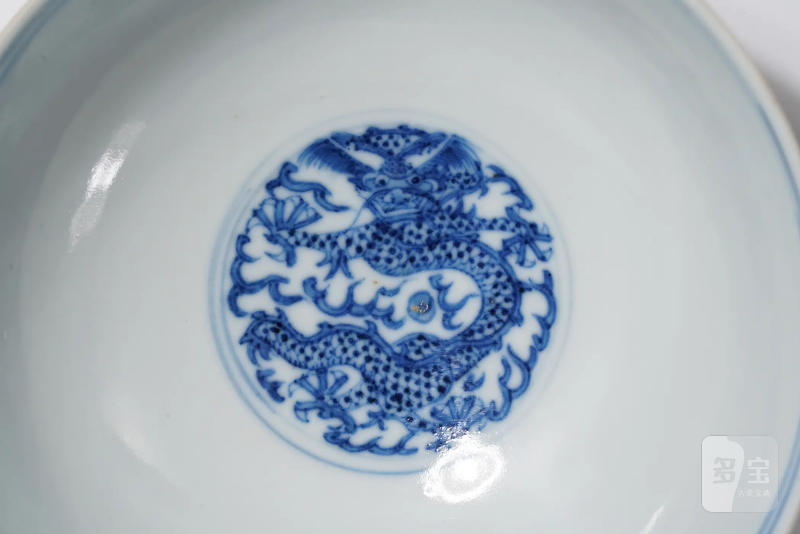 清光绪 丁酉年制青花矾红龙纹小碗 - 图11